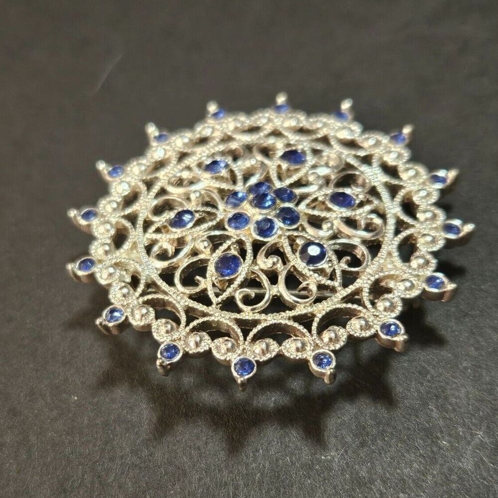 Vintage silver tone Monet brooch - Picture 4 of 10